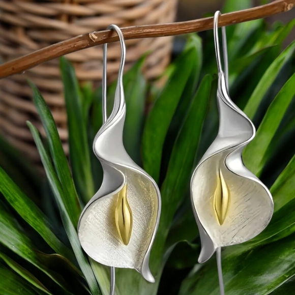 Nature Inspired Silverplated and Goldplated Callalily Floral Earrings - Picture 1 of 7
